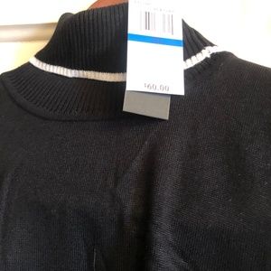 Sleeveless turtleneck